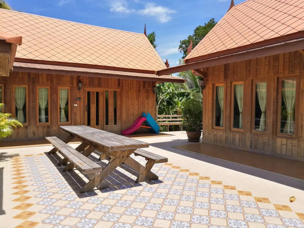 2 Bedrooms Villa