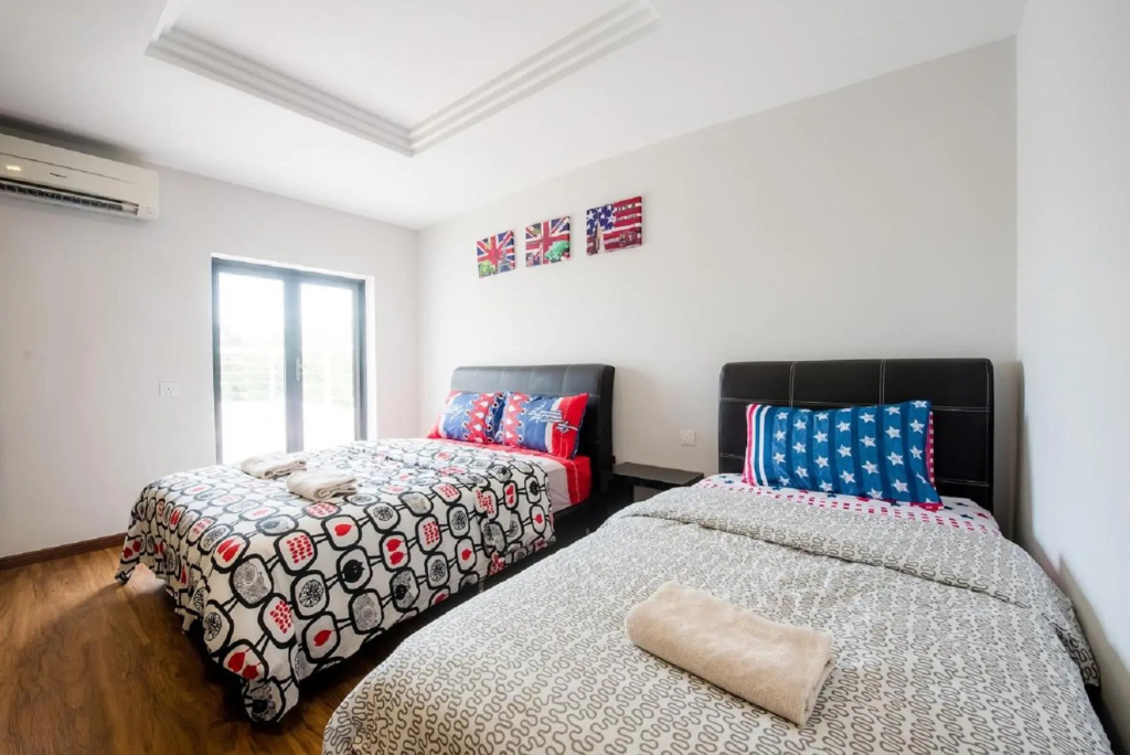 New Corner Shamrock Beach Villas Seaview — 4