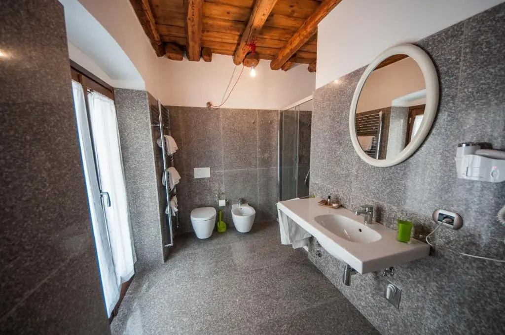 Deluxe Double room (full double bed)