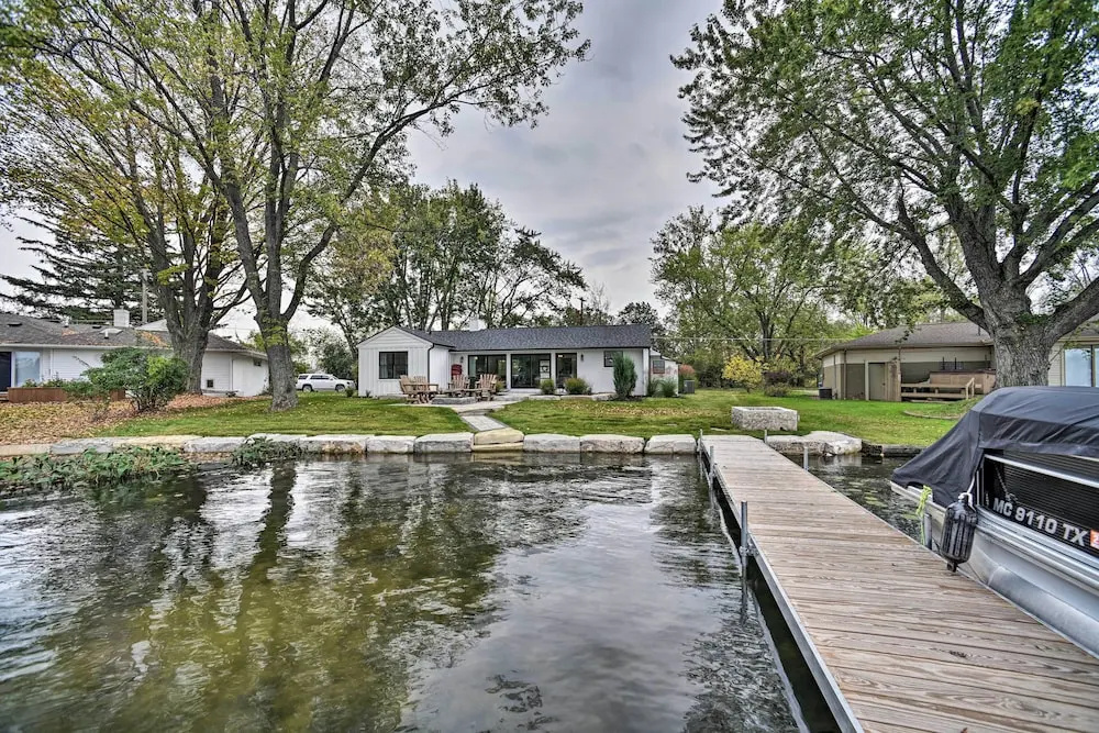 Fenton Home w/ Patio & All Sports Lake Access