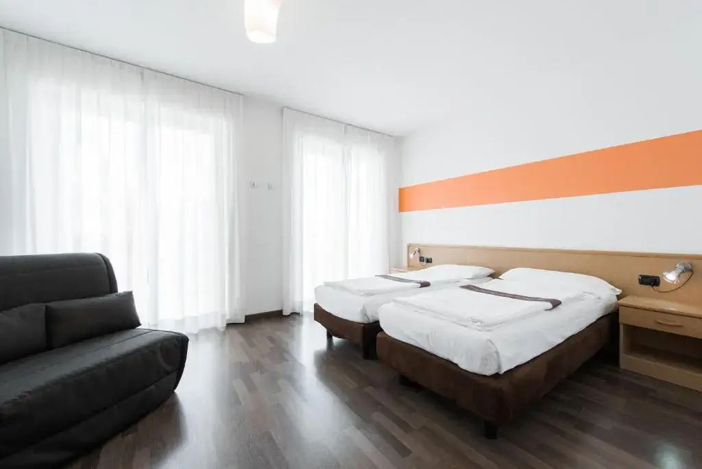 Superior Double room with pool view (twin beds)
