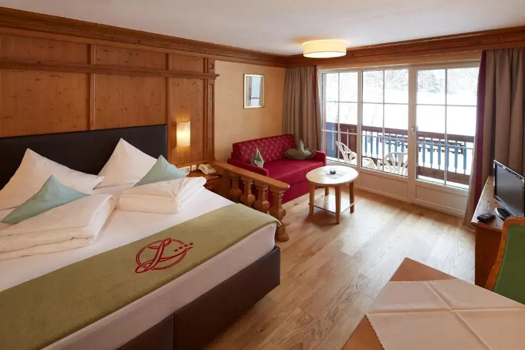 Standard Double room with balcony (full double bed)