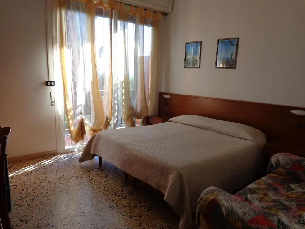 Standard Double room with balcony and with sea view (full double bed)