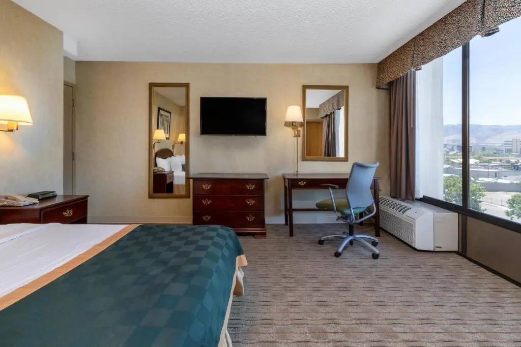 Ramada by Wyndham Reno Hotel and Casino - Chambres