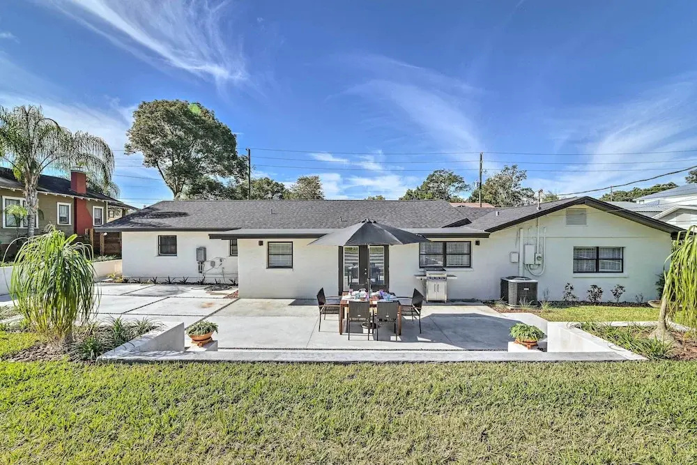 Mid-century Modern Escape in Central Lakeland!