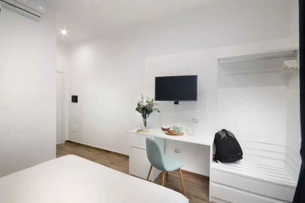 Deluxe Double room (full double bed)