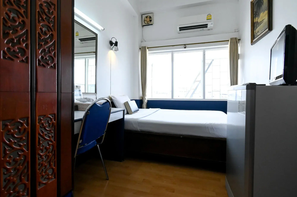 Отель The Krungkasem Srikrung Hotel в Бангкоке