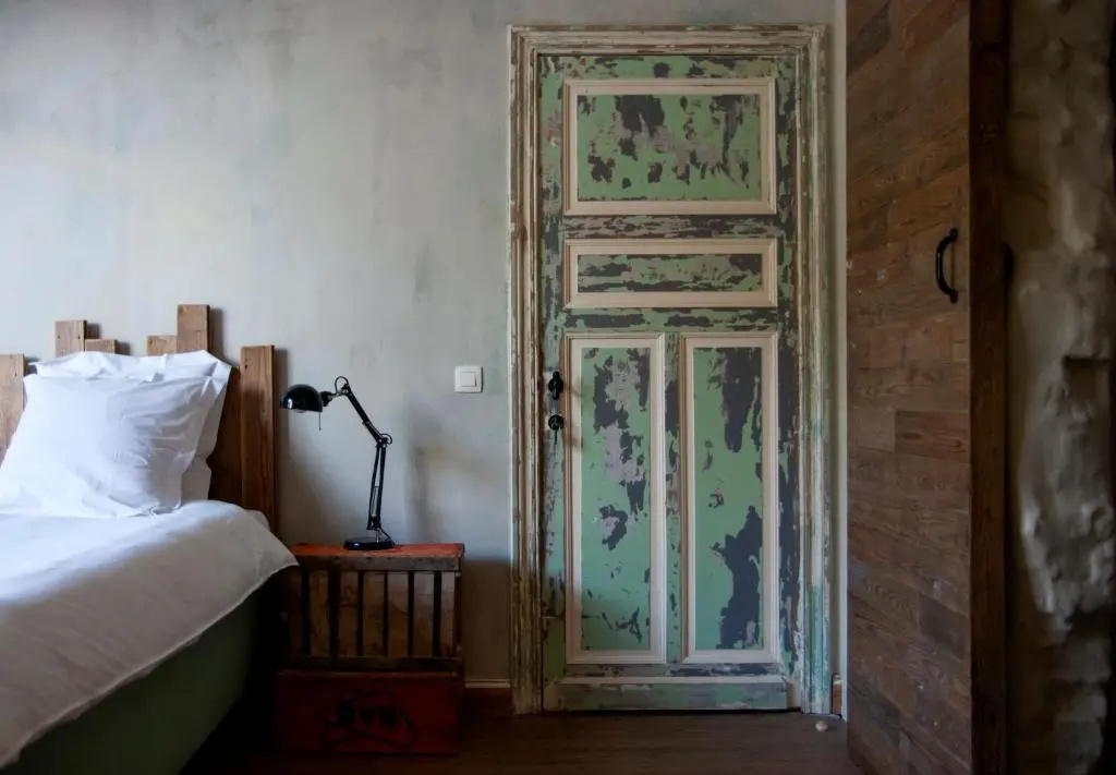 Comfort room