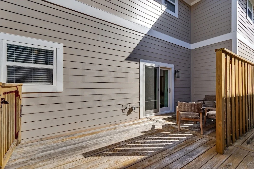 2505b W. 5th St 3 Bedroom Condo by RedAwning