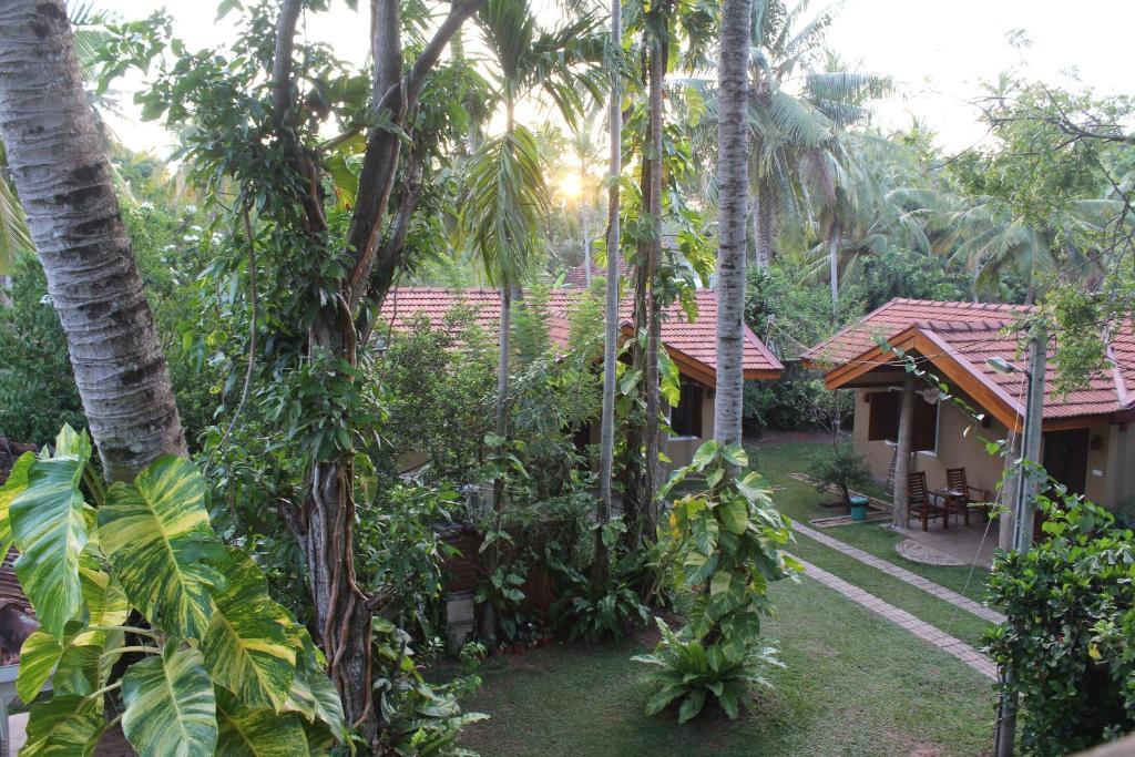 Villa Shade