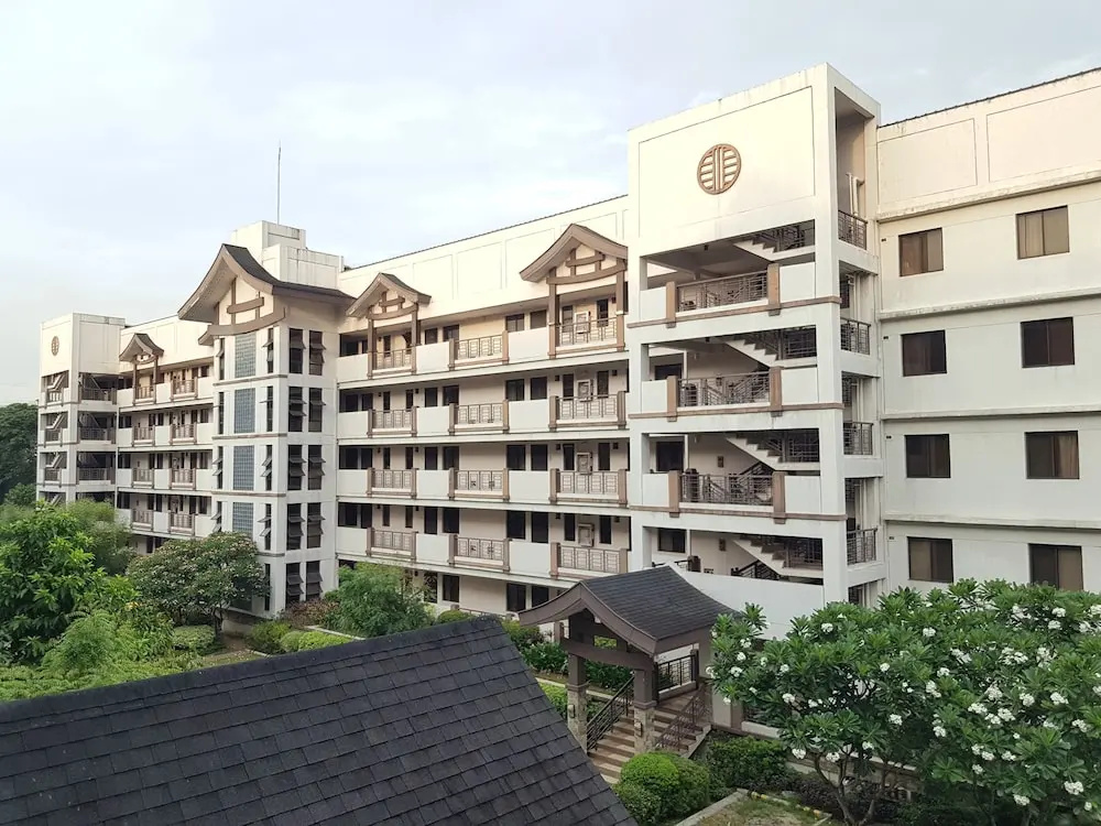 Romantic 1 Bedroom Condo at The Redwoods Condominium