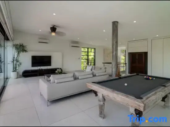 Palm Tree House - 5 Bedroom In Central Canggu - A Luxury Private Villa By Balinest Villas