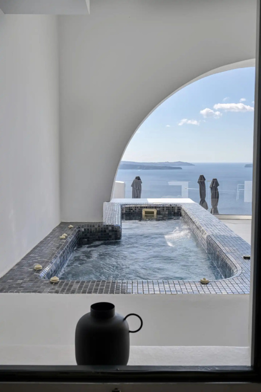 Deluxe Suite with mountain view