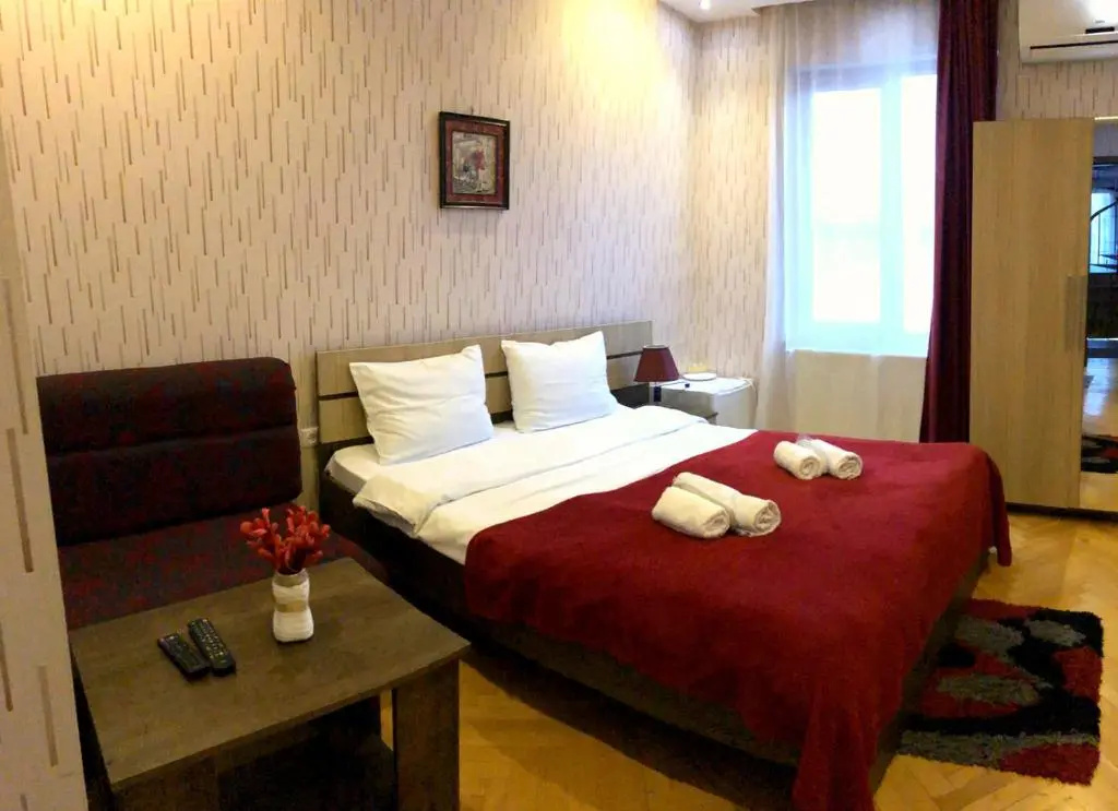 Deluxe Double room with city view (full double bed)