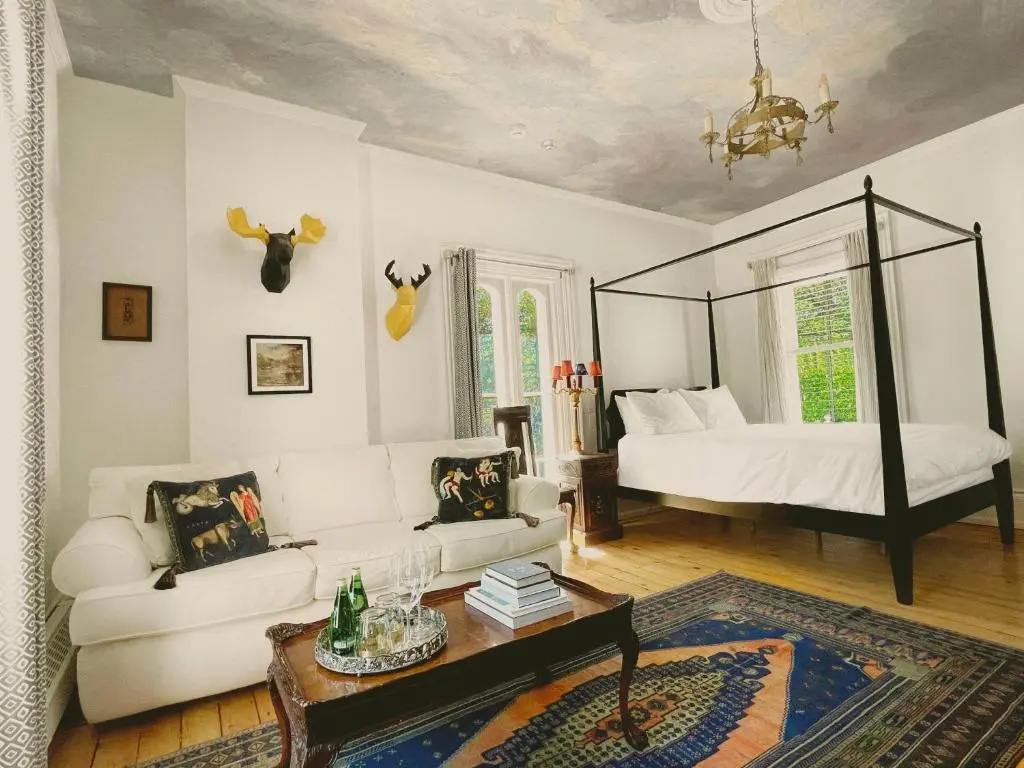 Double Suite (full double bed)