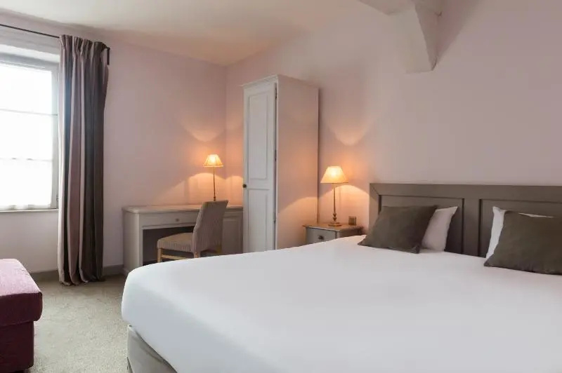 Hôtel Aux Vieux Remparts - Chambres