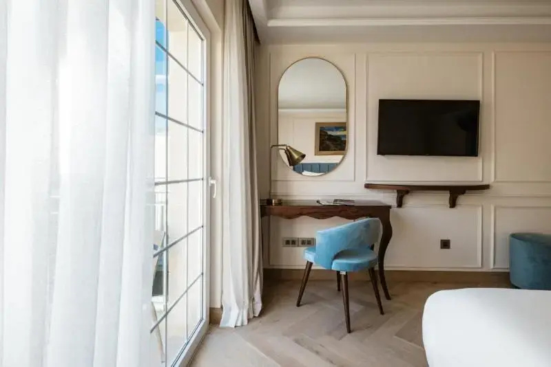 Deluxe Double room with garden view (full double bed)