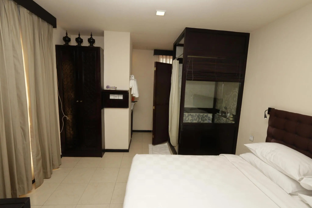 Deluxe Double room (full double bed)
