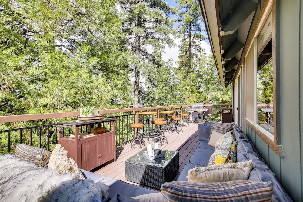 Cozy & Chic Lake Arrowhead Cabin w/ Deck!