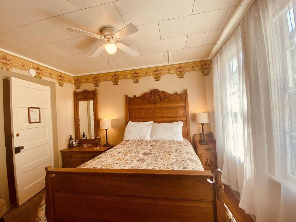The Historic Requa Inn by null