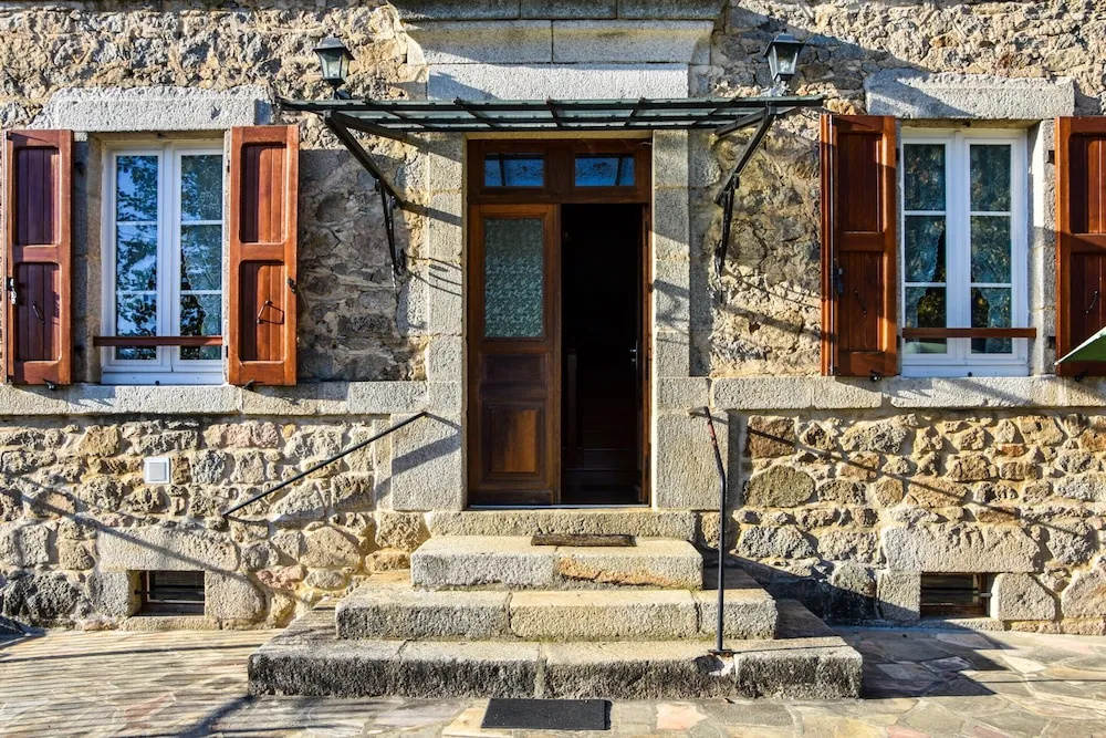 Senezergues Garden Hideaway