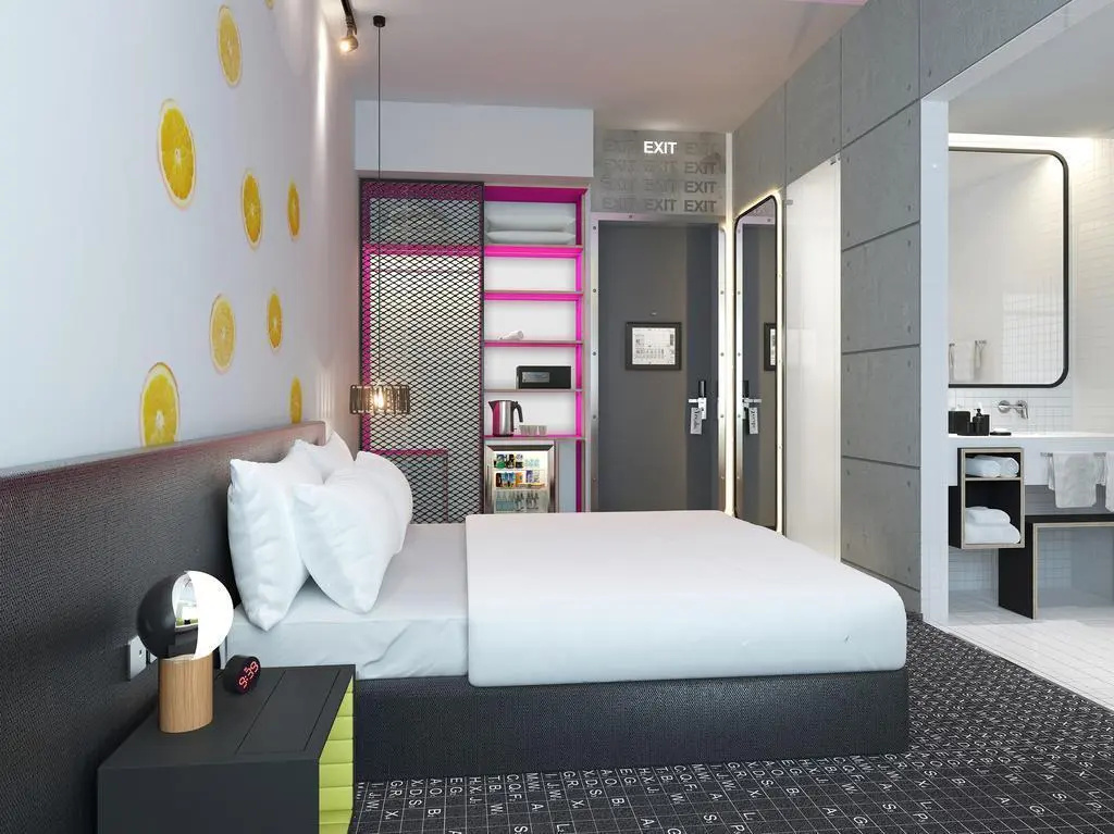 Studio One Hotel — фото