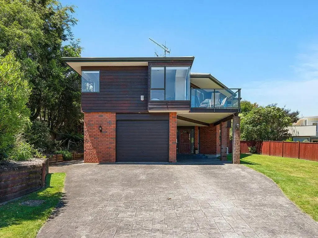 Acacia Bay Getaway - Lake Taupo Holiday Home