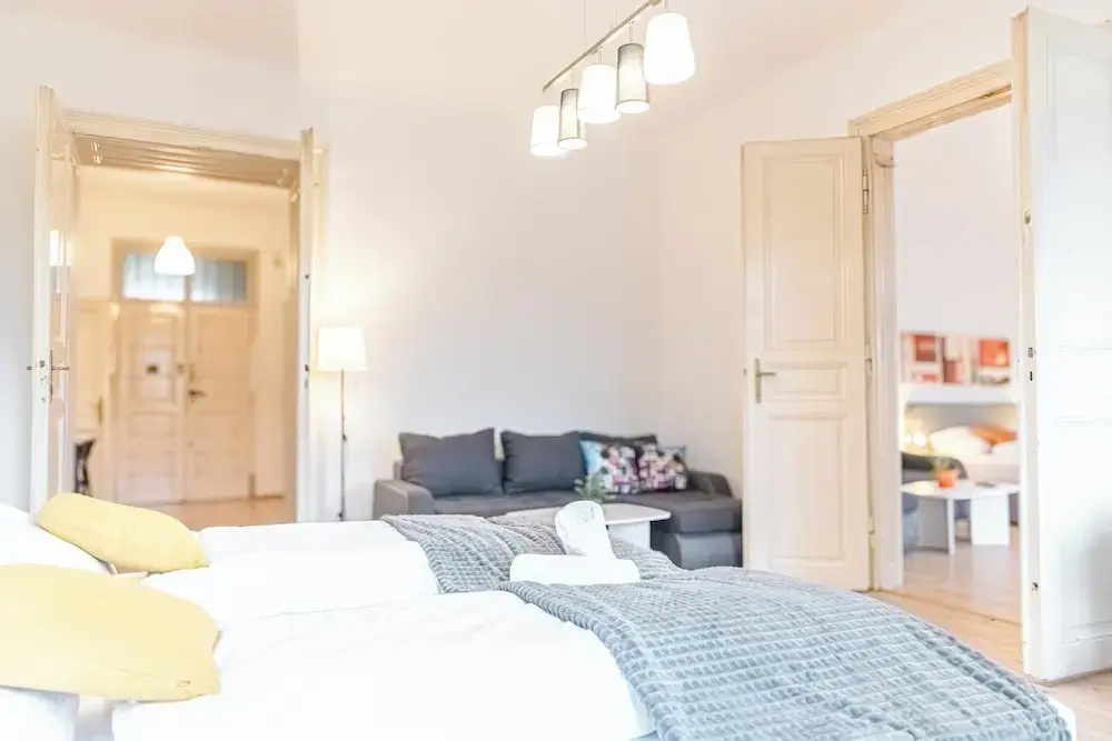 Quick Center Access 2BR Apt For Groups