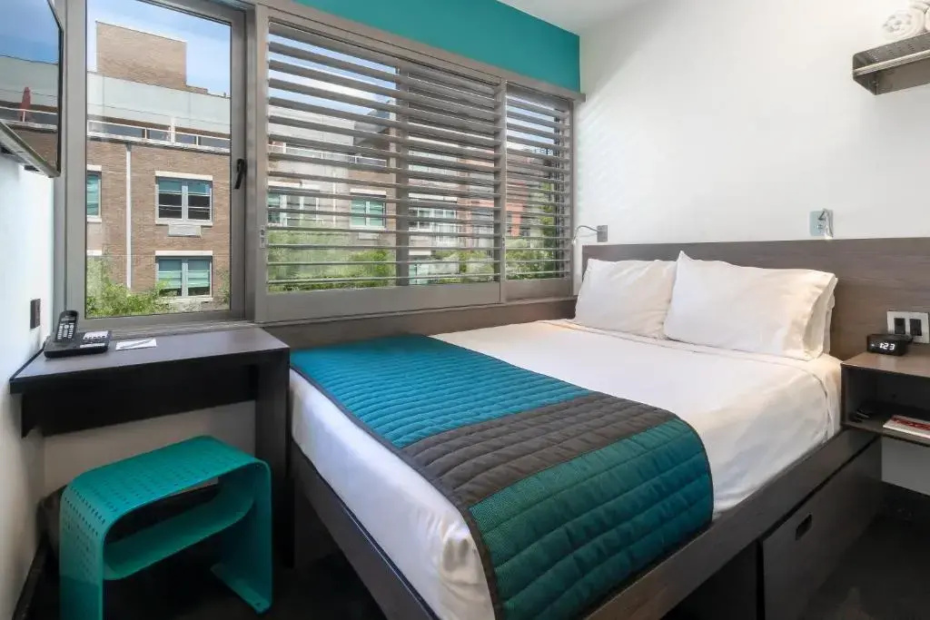 Double Pod (full double bed)