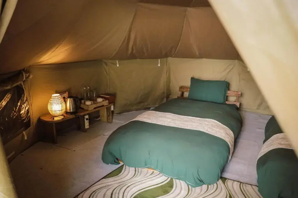 Tent (twin beds)