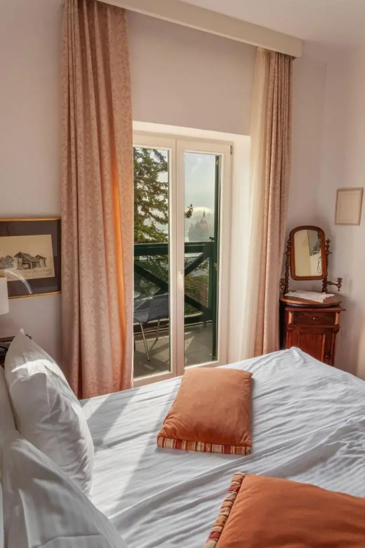 Standard Double room with balcony and with lake view (full double bed)