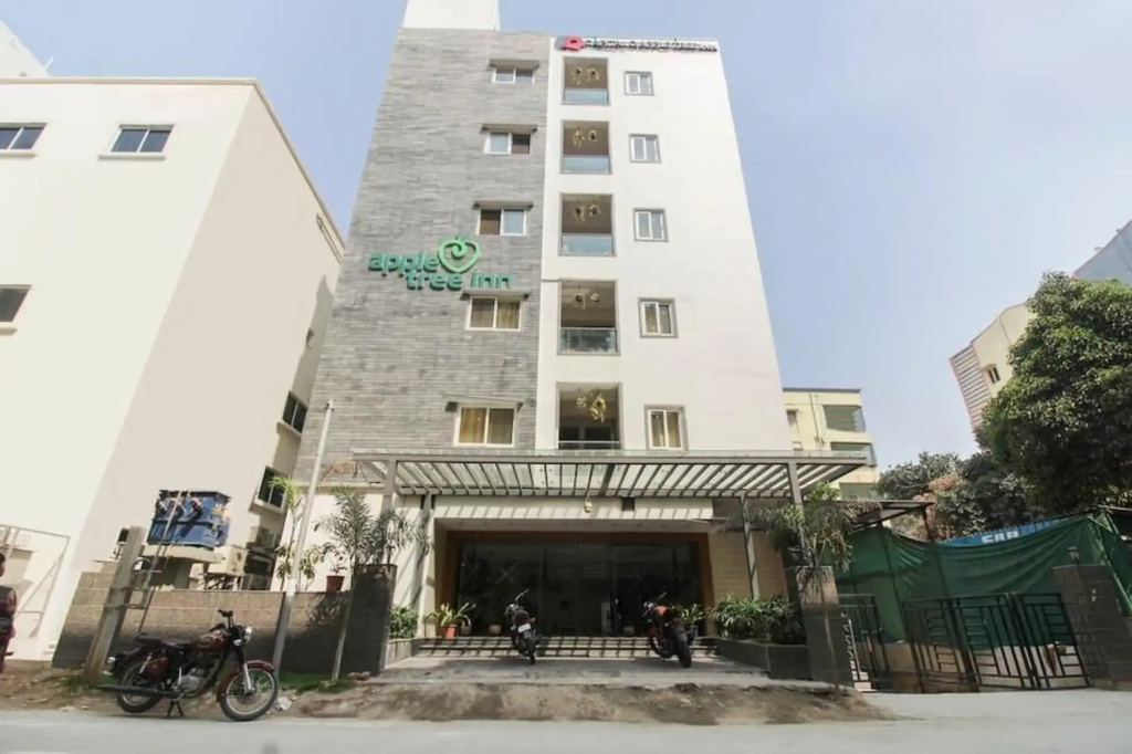 Apple Tree Inn by OYO Rooms