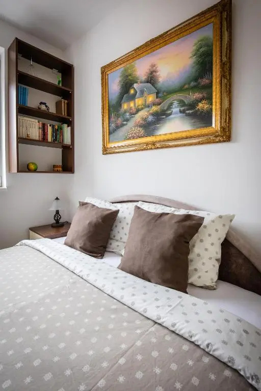 Crystal Apartment