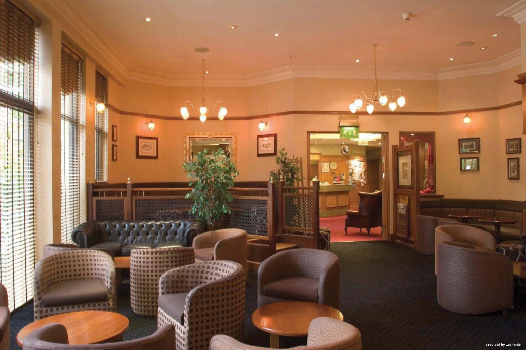 Lobby & Reception
