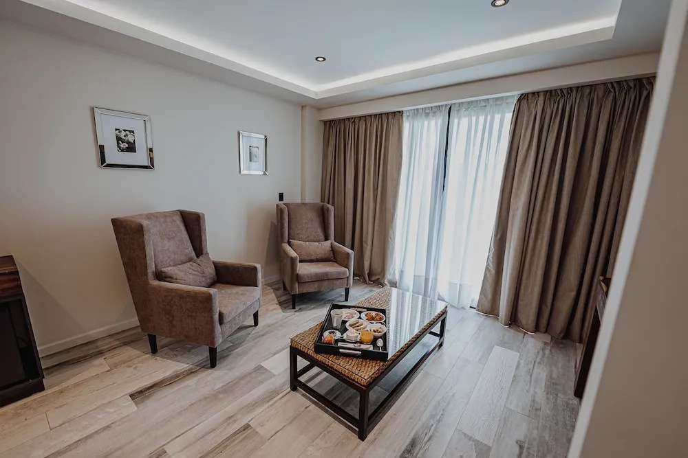 Luxury Suite