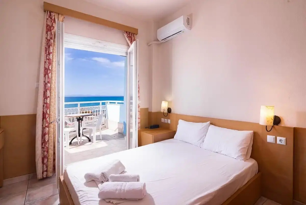Standard Double room seafront (full double bed)