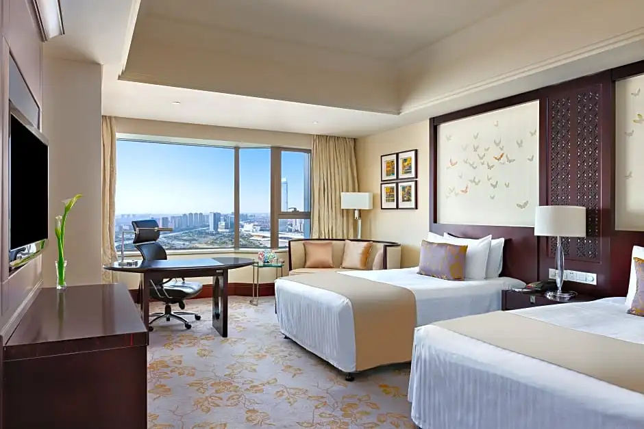 Classic Quadruple room with city view