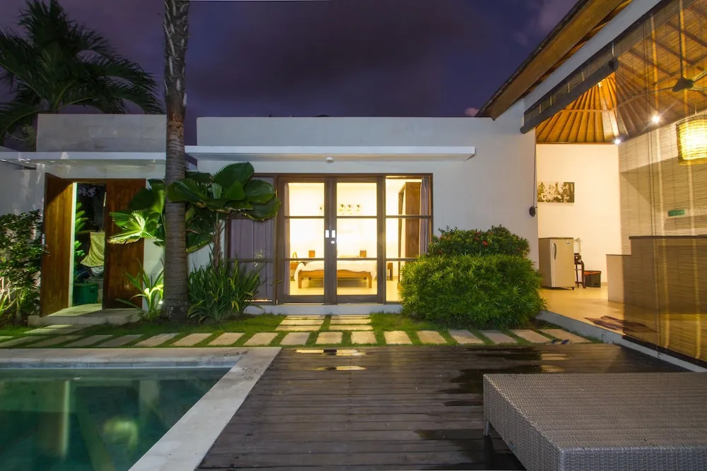 Echo Beach Villa & Apartment