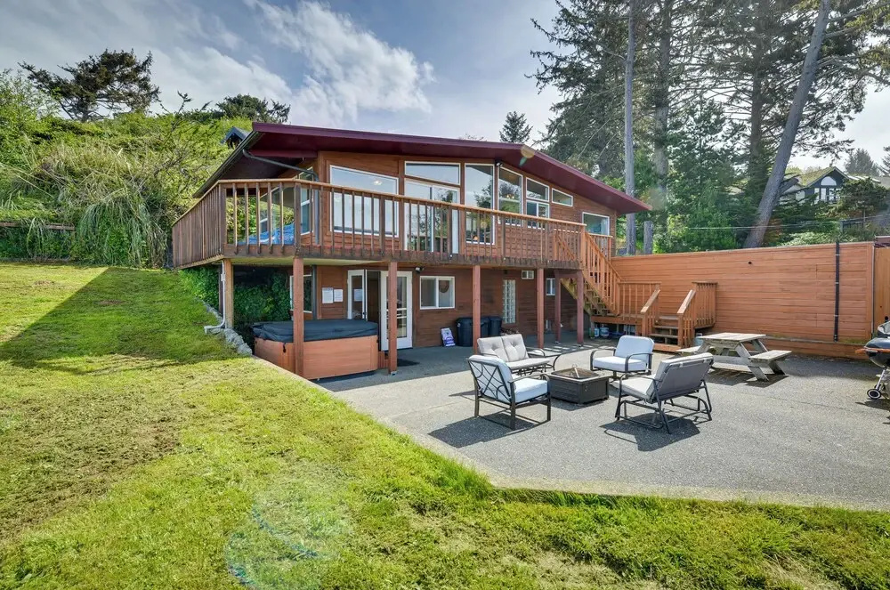 Mckinleyville Getaway w/ Hot Tub & Ocean Views!