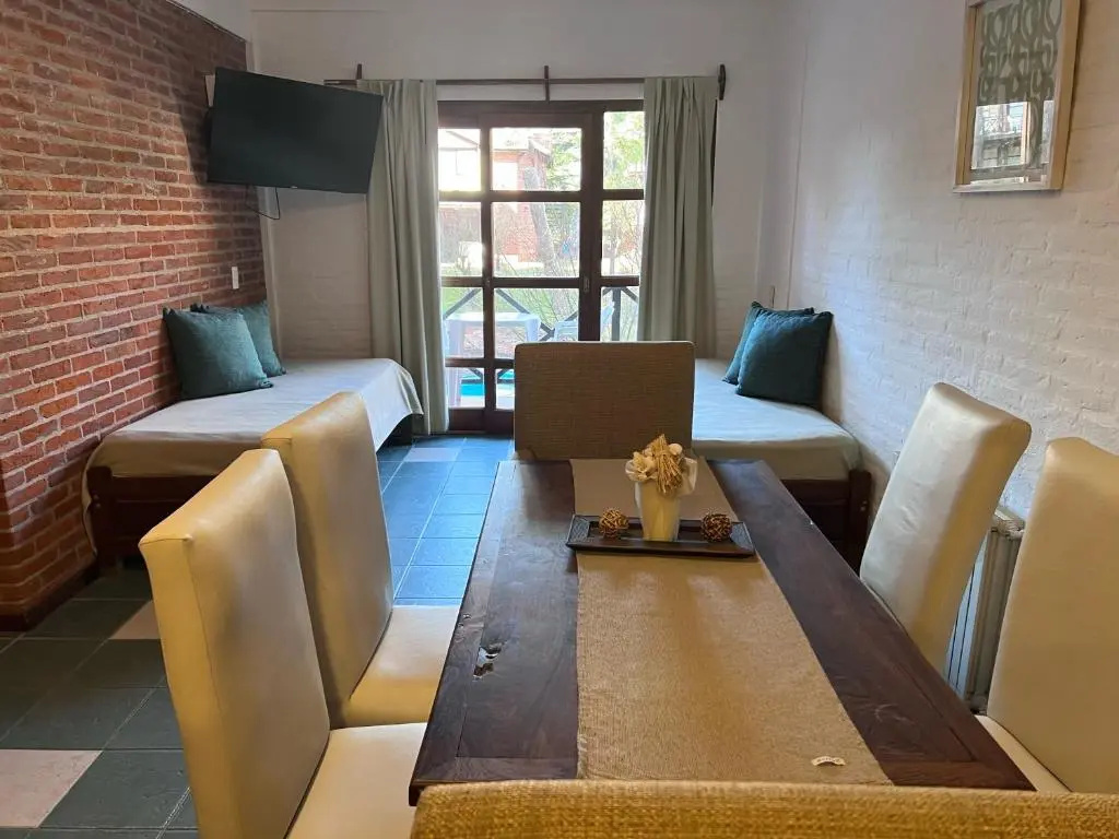 2 Bedrooms Bungalow