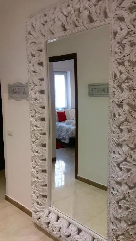 The Pope At The Window - Chambres