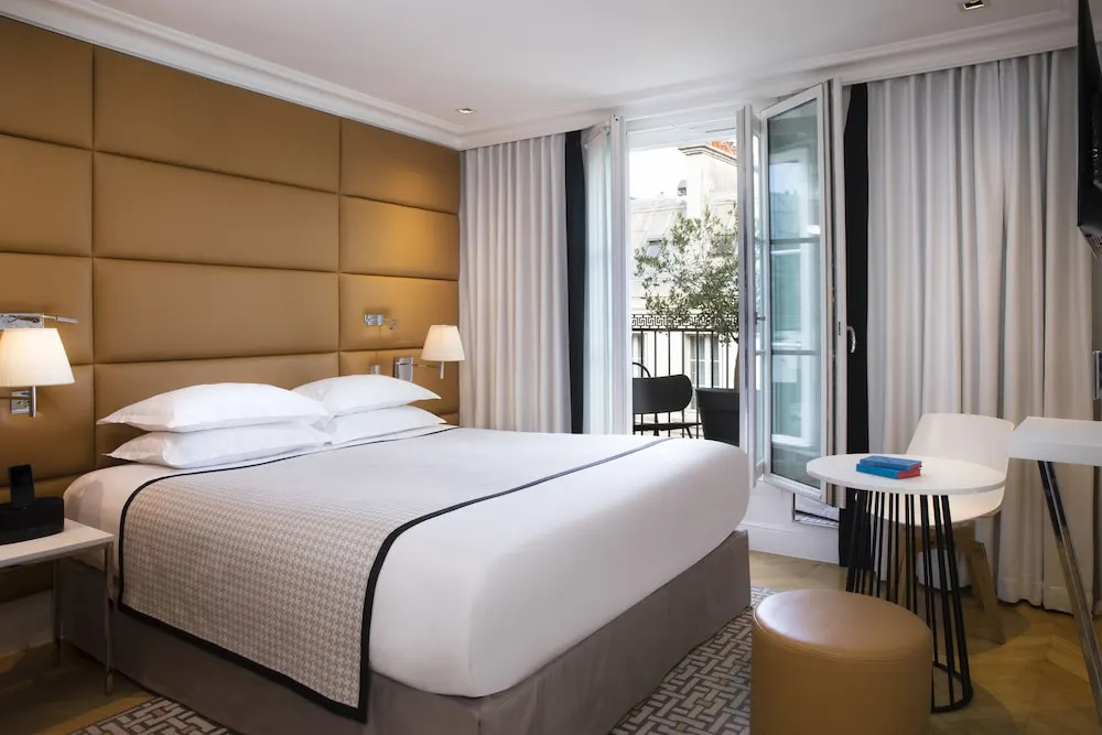 Hotel R de Paris 89