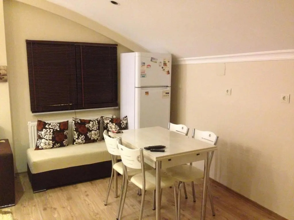 3 Bedrooms Apartment