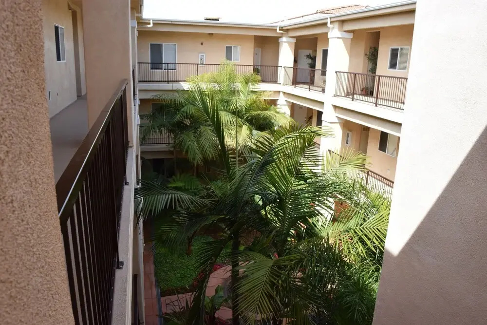 210 Casa Bella 2 Bedroom Condo by Redawning