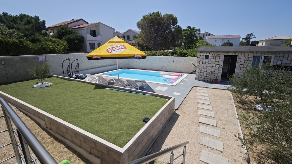 Villa Pauliana in Povljana