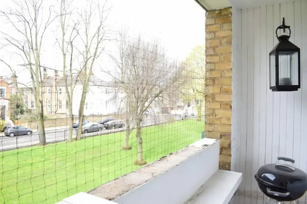 1 Bedroom Queen's Park Flat