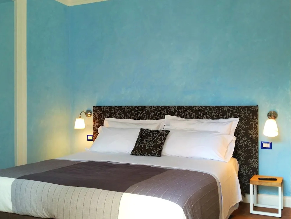 1 Bedroom Superior Double room with garden view (full double bed)