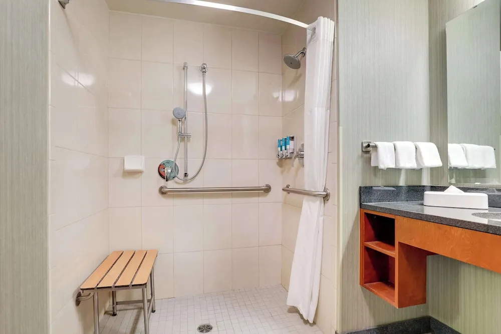 Drury Inn & Suites Grand Rapids - Chambres
