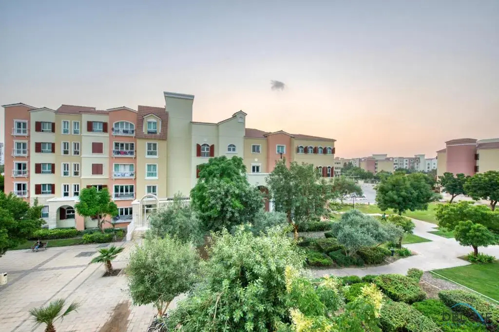 Restful 1BR at Mediterranean Discovery Gardens by Deluxe Holiday Homes — фото
