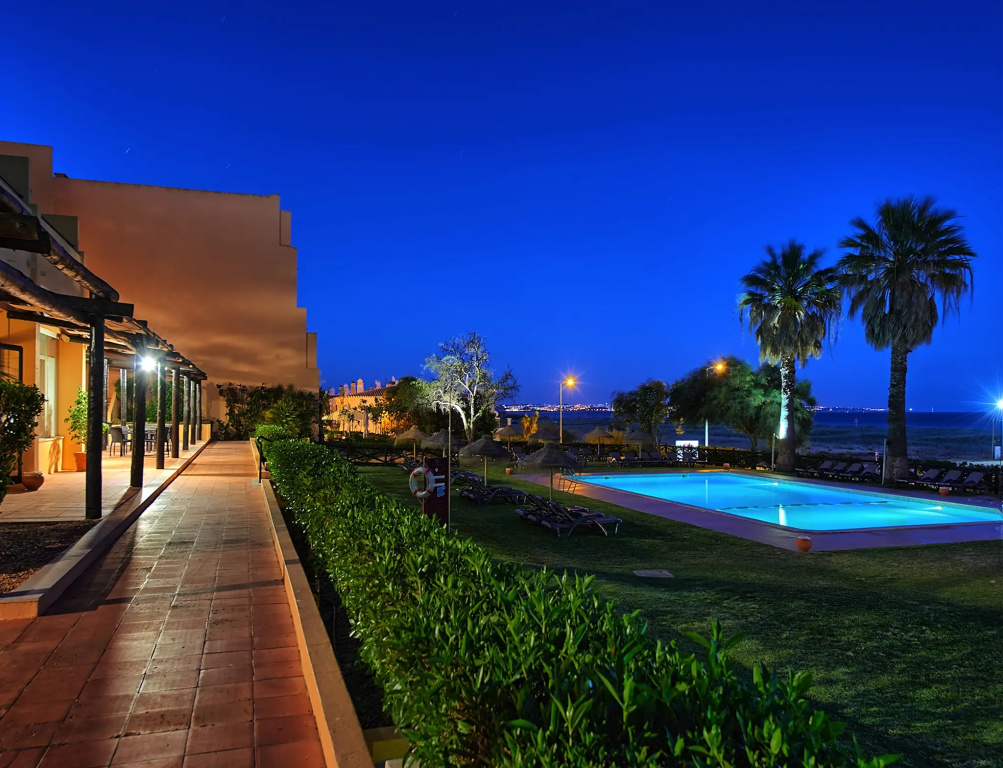 Meia Praia Lagos — Beach Club Apartments
